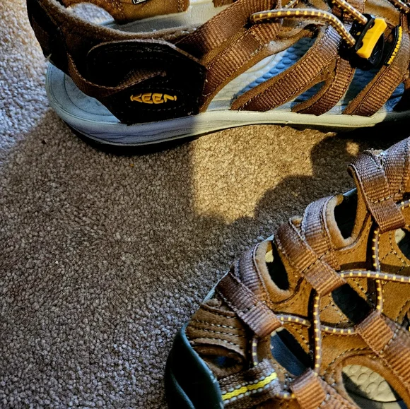 Keen Women Whisper Sandals (Preowned) - Picture 6 of 10
